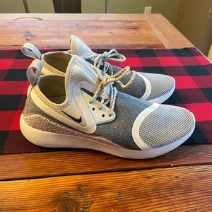 Nike Women’s size 10